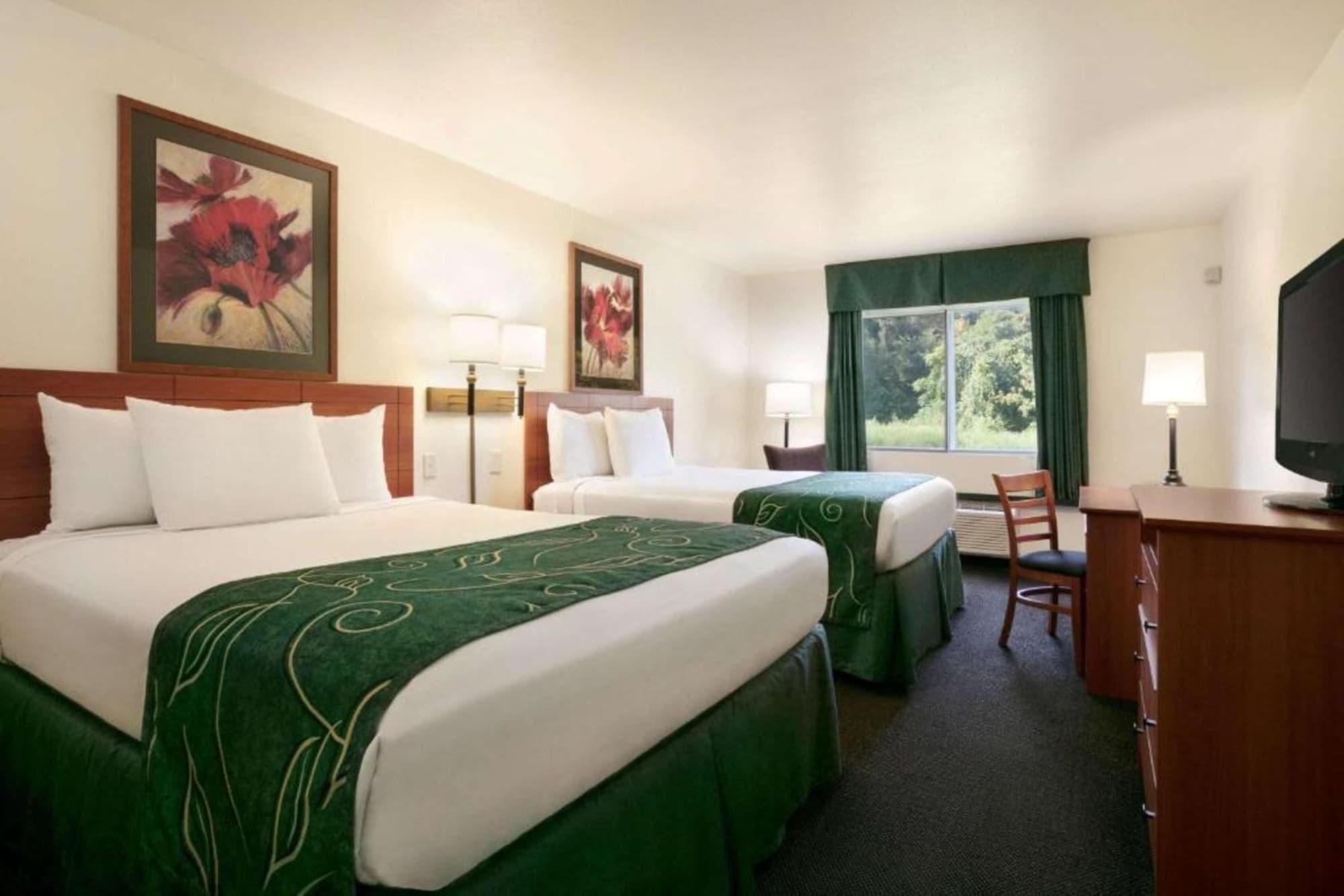 Travelodge By Wyndham Livonia Extérieur photo
