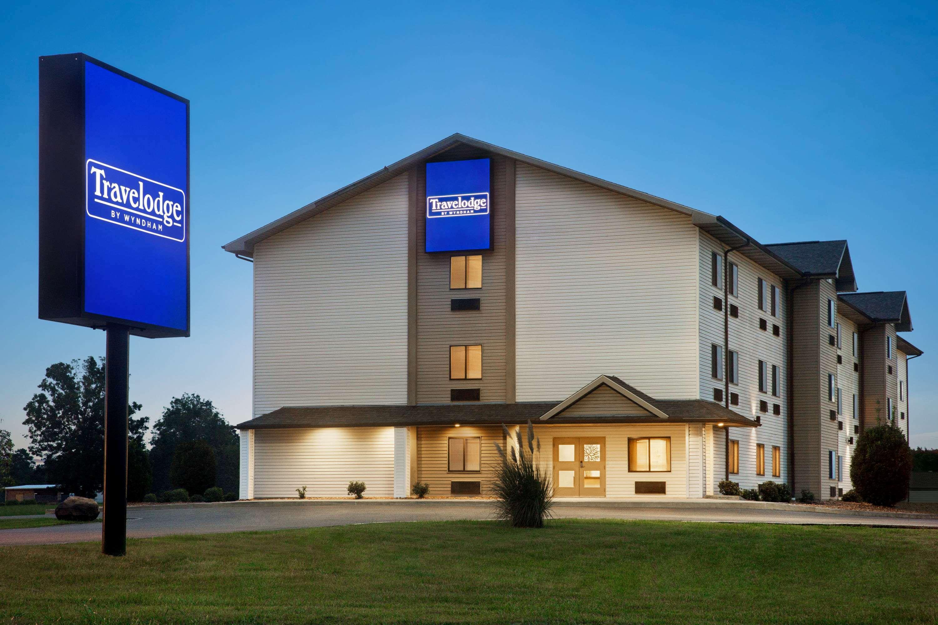 Travelodge By Wyndham Livonia Extérieur photo