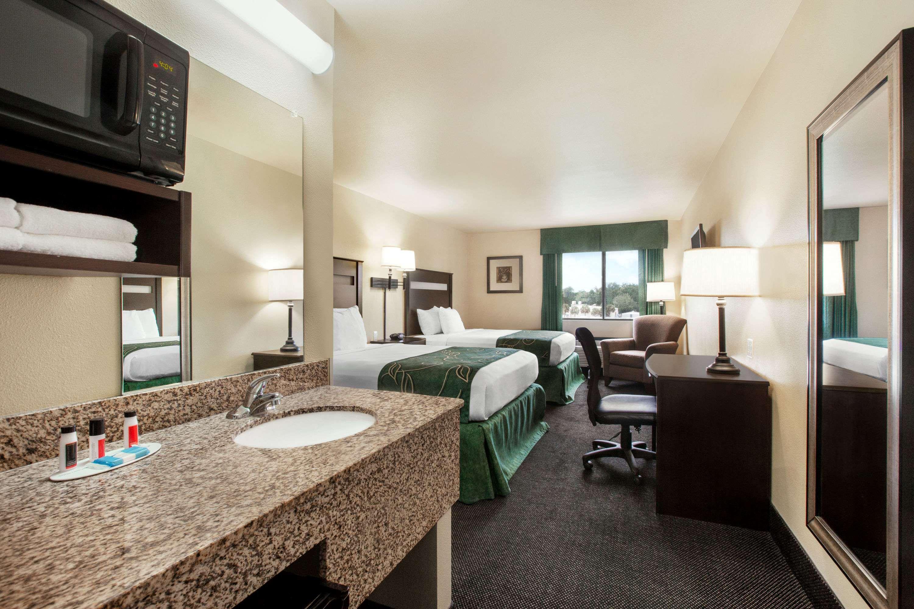 Travelodge By Wyndham Livonia Extérieur photo