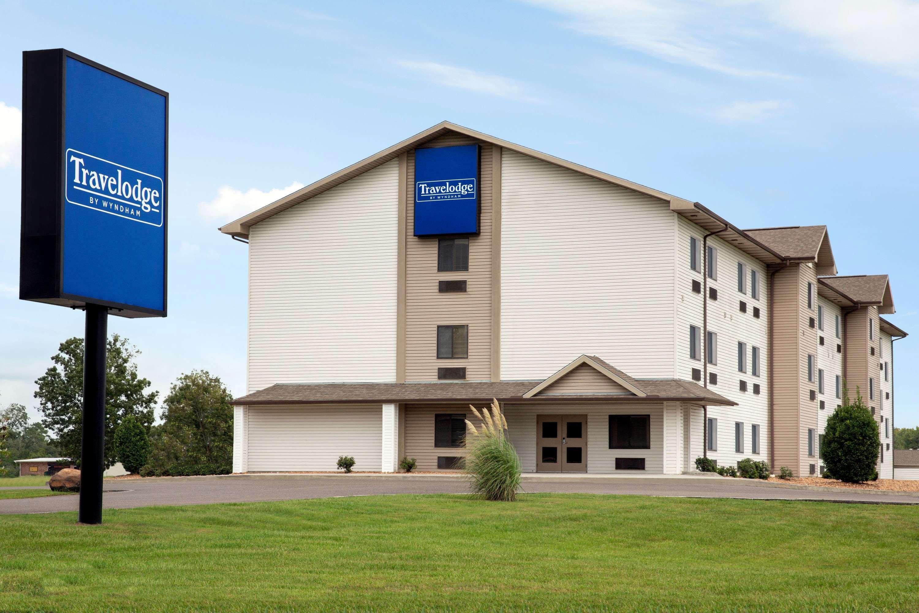 Travelodge By Wyndham Livonia Extérieur photo