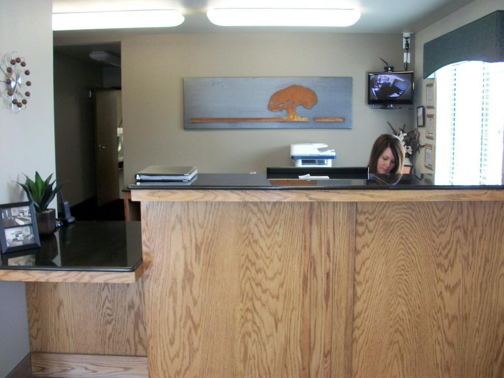 Travelodge By Wyndham Livonia Extérieur photo
