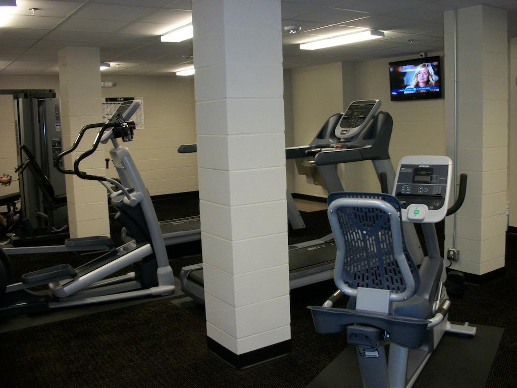 Travelodge By Wyndham Livonia Extérieur photo