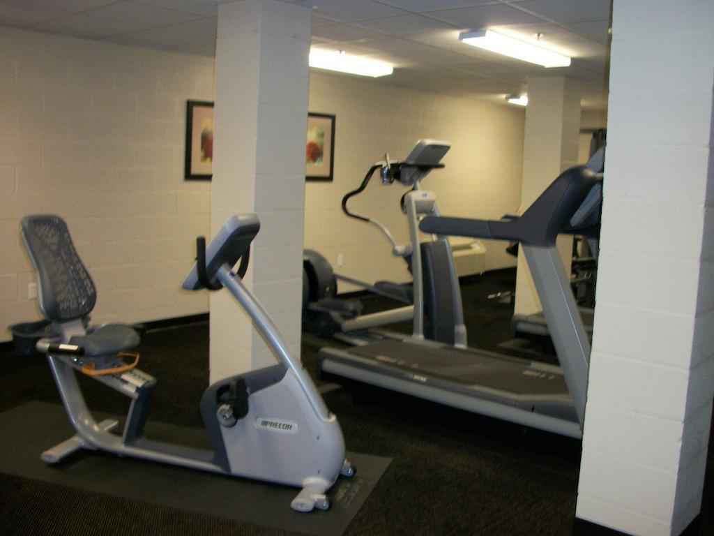 Travelodge By Wyndham Livonia Extérieur photo
