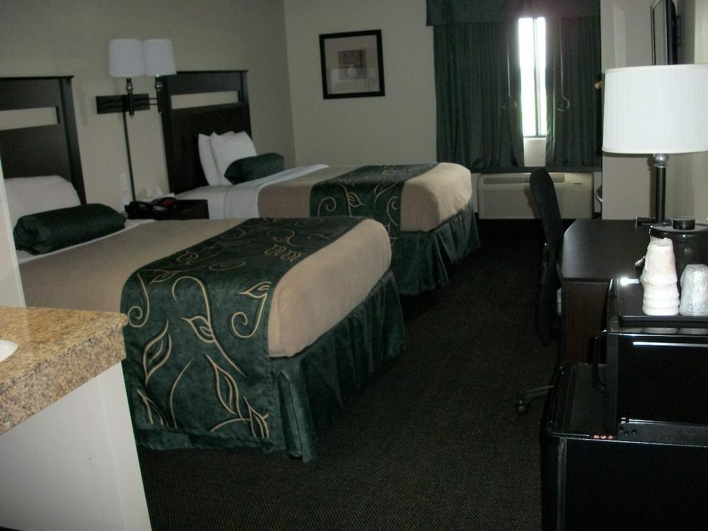 Travelodge By Wyndham Livonia Extérieur photo