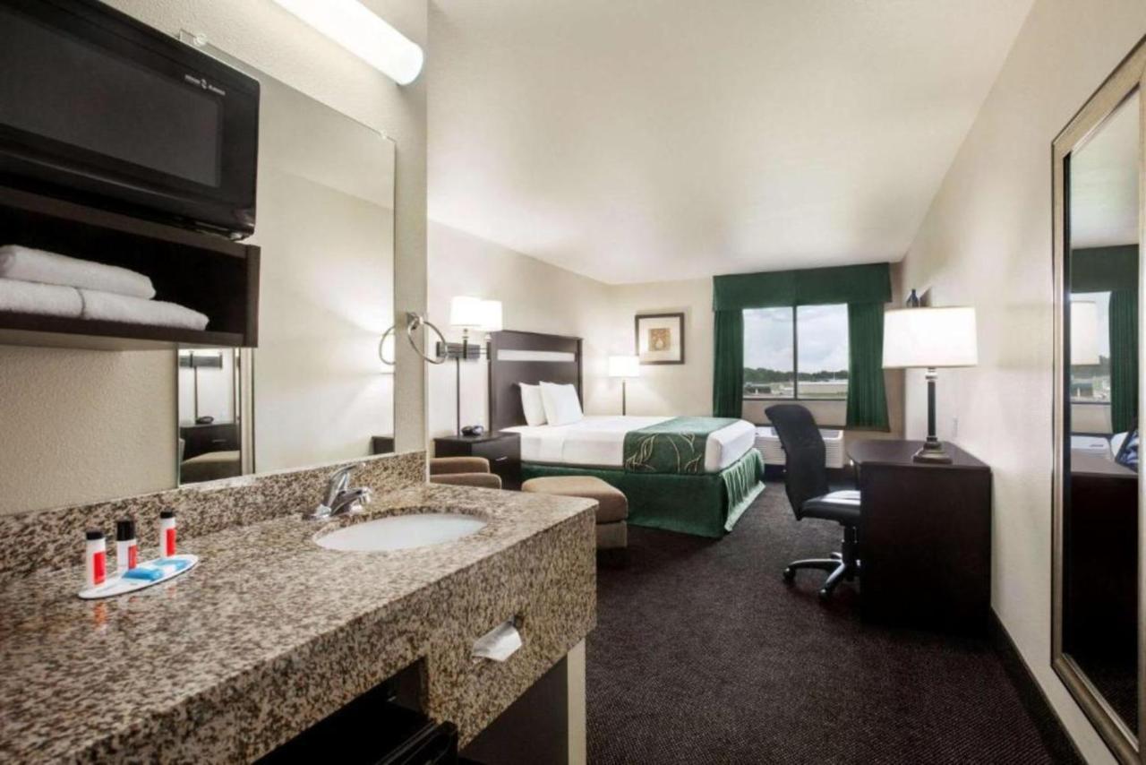 Travelodge By Wyndham Livonia Extérieur photo