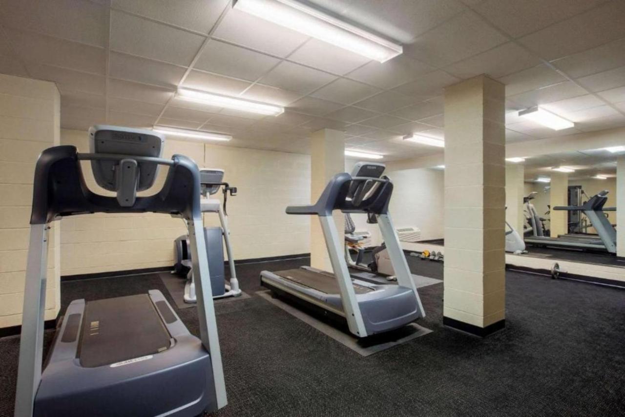 Travelodge By Wyndham Livonia Extérieur photo